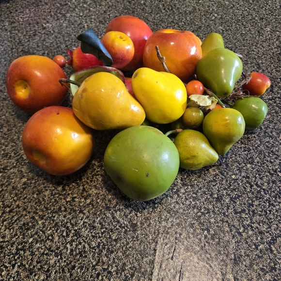 Fruit Decor Synthetic Nice Mixture Assortment of 23 Pieces of Colorful Fruit - Picture 2 of 5